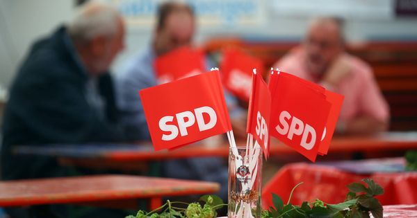 Foto: Banderas del SPD antes de un mitin de Martin Schulz en Abensberg, Alemania. (Reuters)