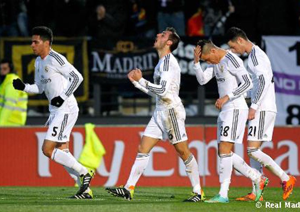 Foto: Los jugadores del Real Madrid Castilla celebran uno de los goles conseguidos ante el Barcelona B. (Foto: realmadrid.com)