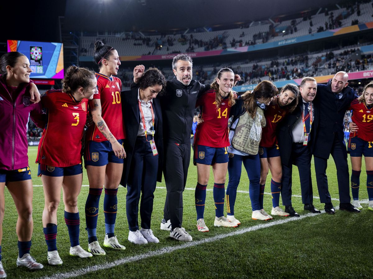 Foto: España celebra el pase a la final. (EFE/Pablo García)