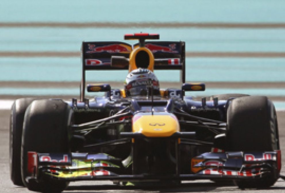 Foto: Ferrari experimenta mientras Vettel extiende su control por Abu Dabi