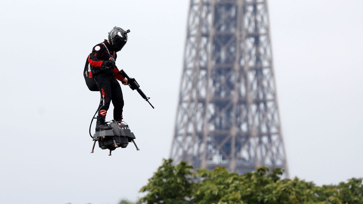 El futuro ya está aquí: Francia sorprende al mundo entero con su 'soldado volador'
