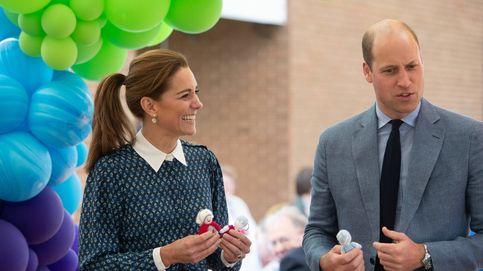 Los duques de Cambridge felicitan la Navidad con un posado familiar