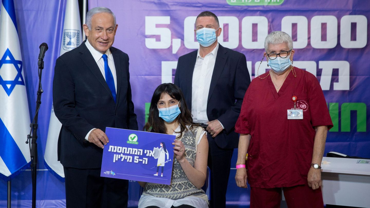 La vacunada cinco millones de Israel. (Reuters)