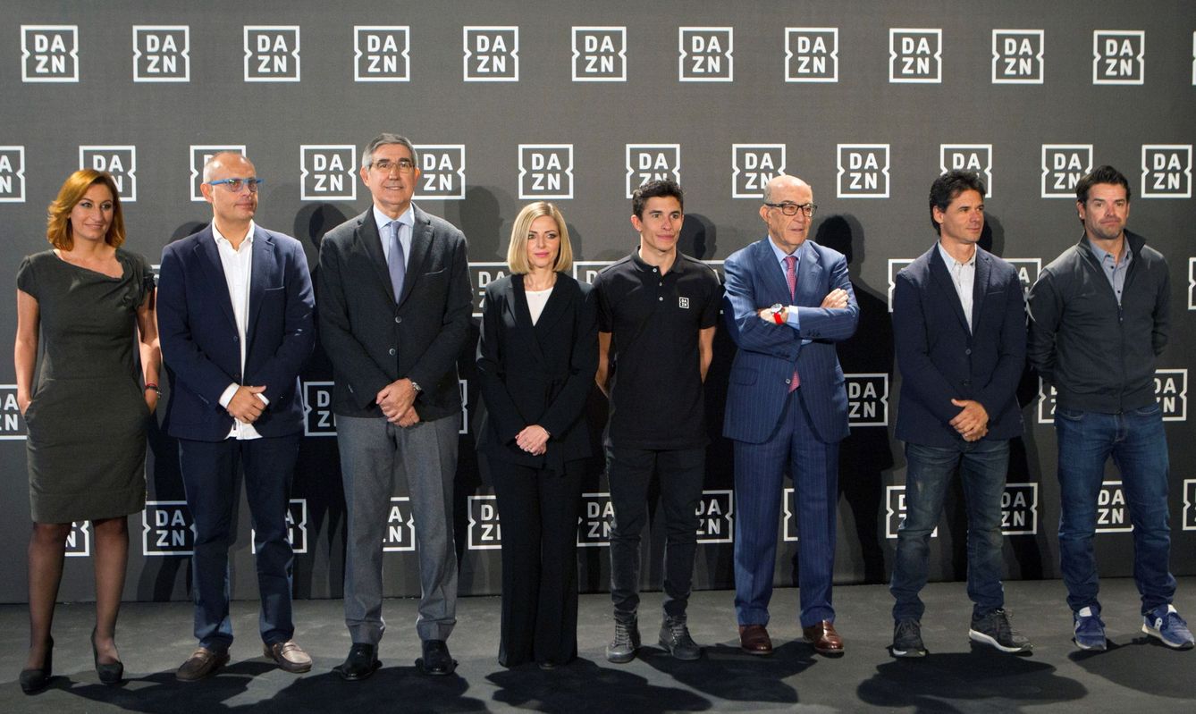 Imagen de la presentación de DAZN en España, con Marc Márquez como embajador y algunas de las caras de la plataforma. (EFE)