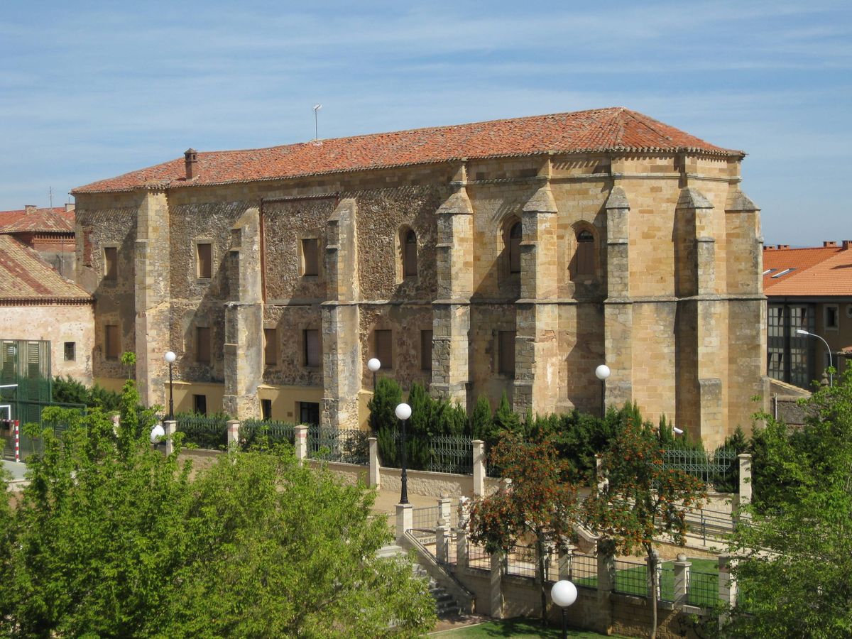Foto: Imagen del exterior del Convento de Santa Clara, en Soria. (Wikimedia Commons)