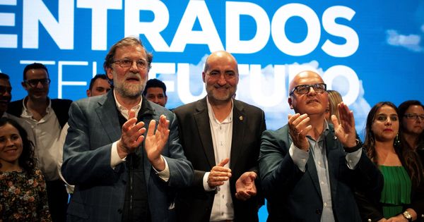 Foto: Rajoy (i), José Luis Ferro (c) y Baltar (d). (EFE)