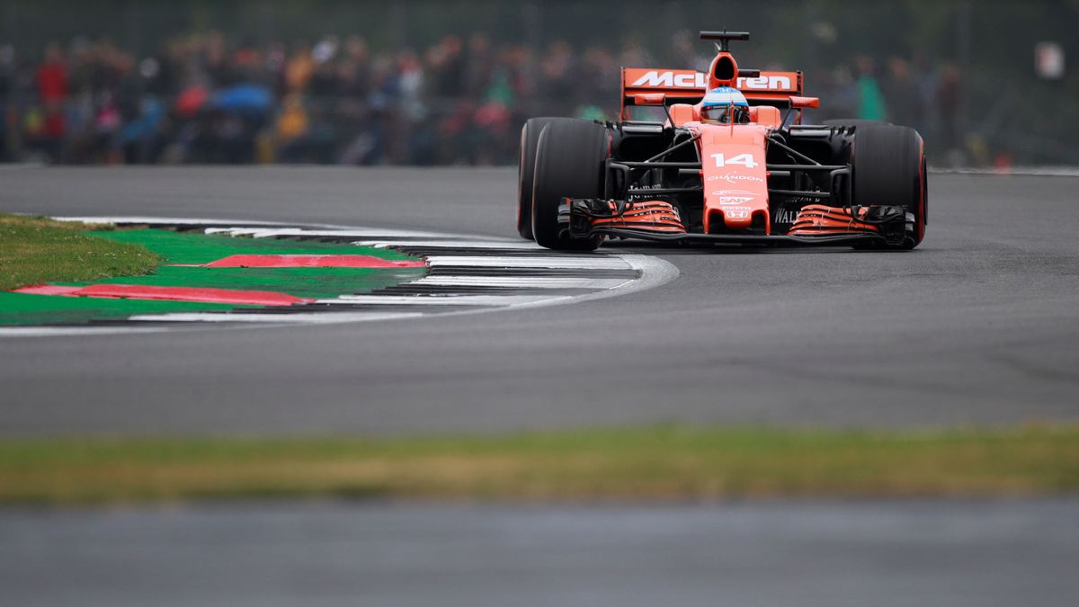 Alonso: "Necesito veinticinco paradas en boxes, cambiar neumáticos constantemente"