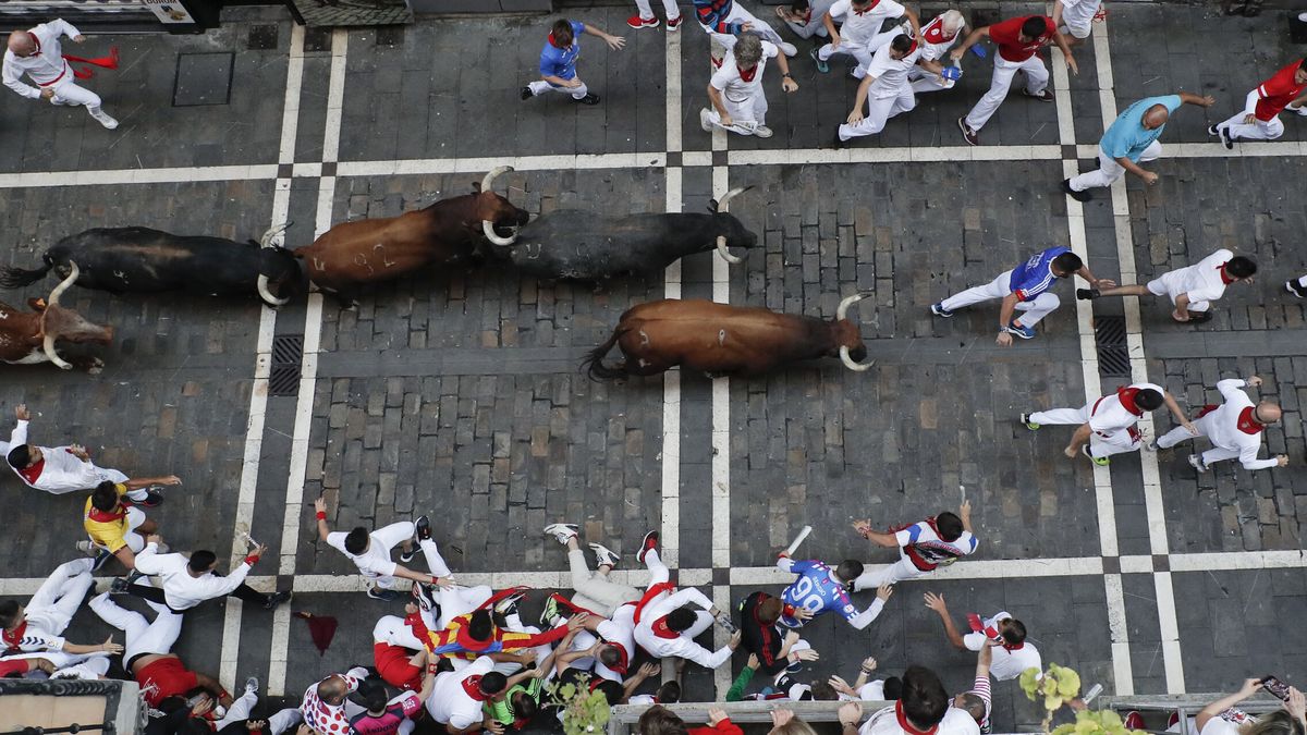 Sexto encierro de San Fermín 2022 hoy: carrera rápida con un corneado por los toros de Jandilla