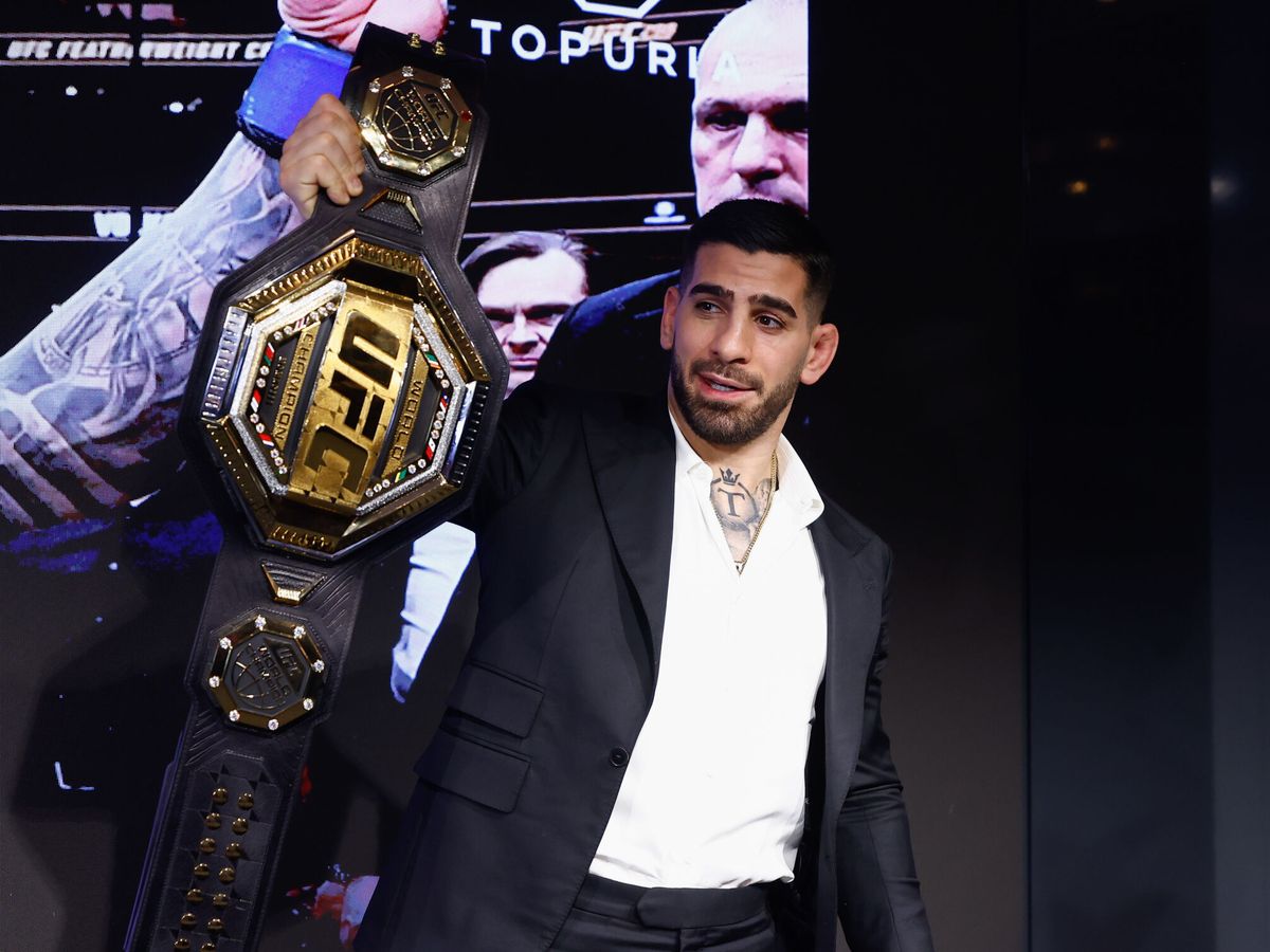 Foto: Ilia Topuria, con el cinturón de campeón. (AFP7)