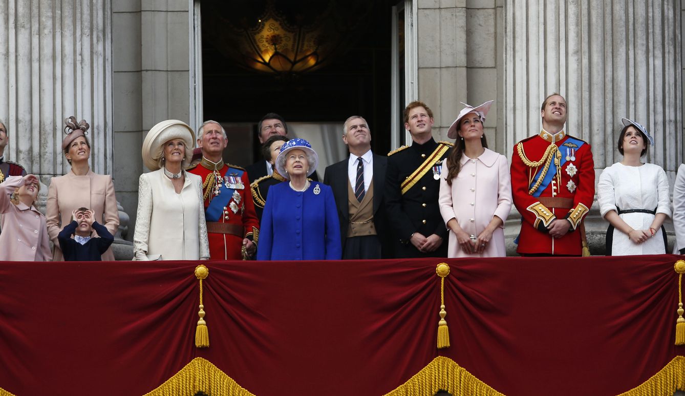 Foto: El príncipe Harry, los duques de Cambridge y las princesas Beatriz y Eugebnia (Gtres)