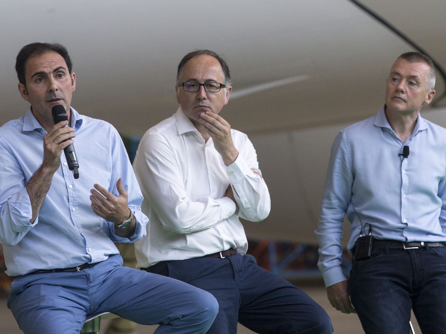 Willie Walsh (d), Luis Gallego (c) y Javier Sánchez-Prieto (i), en 2017. (EFE)