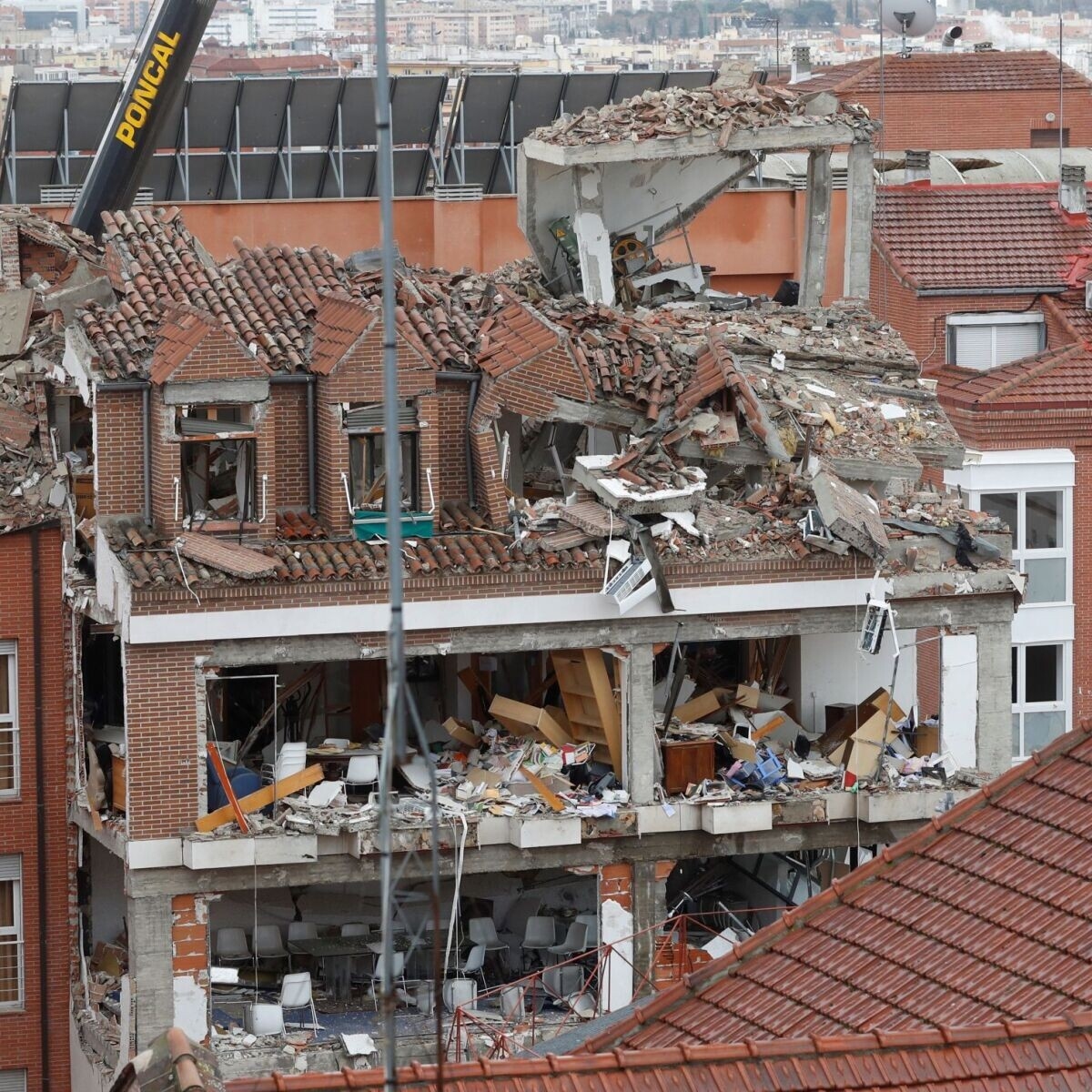 Foto de Eximen a Canal de Isabel II de pagar indemnizaciones por la explosión de un edificio parroquial