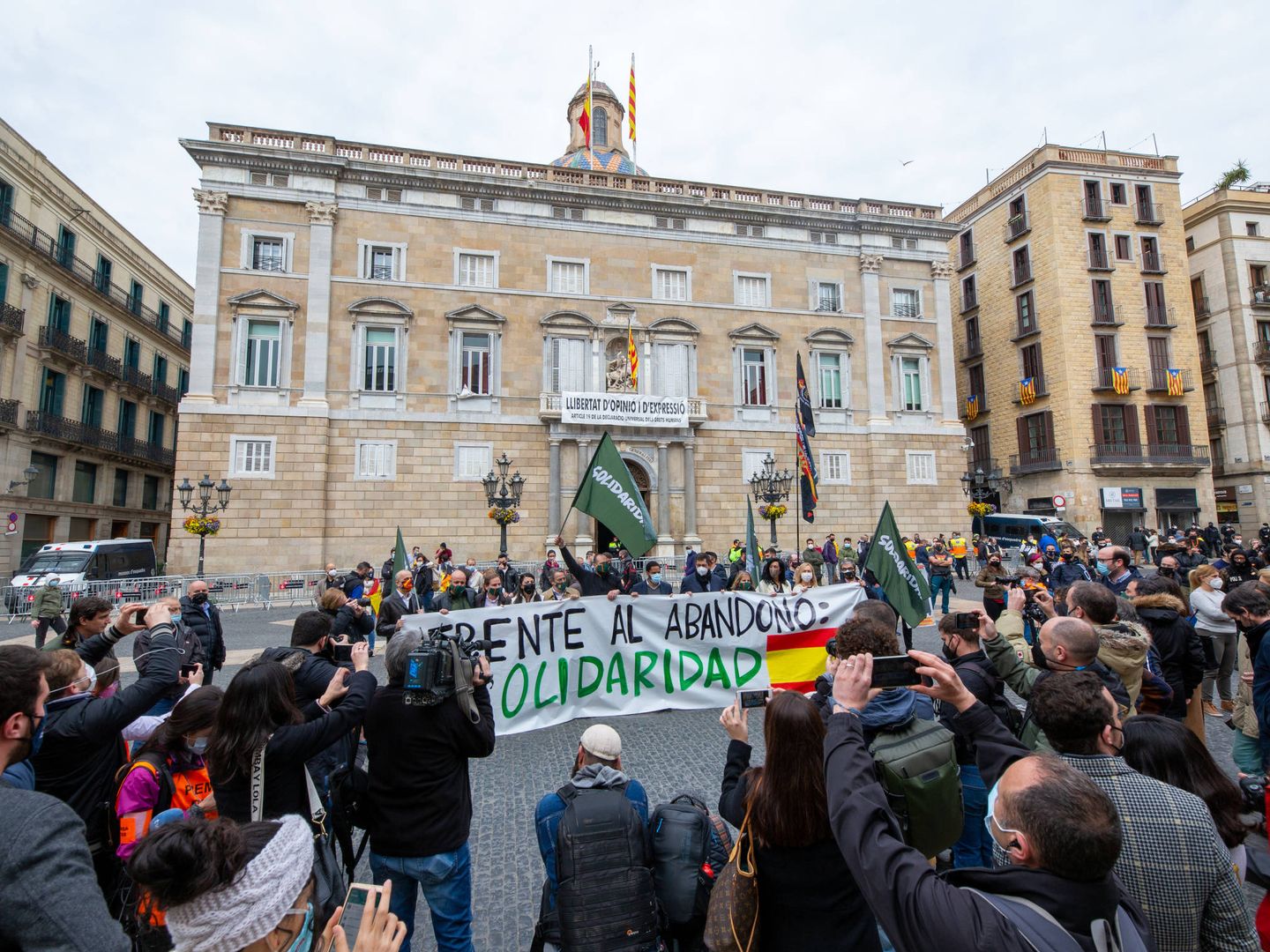 Pancarta de Solidaridad en la protesta de Jusapol en la plaza Sant Jaume de Barcelona. (D.B.)