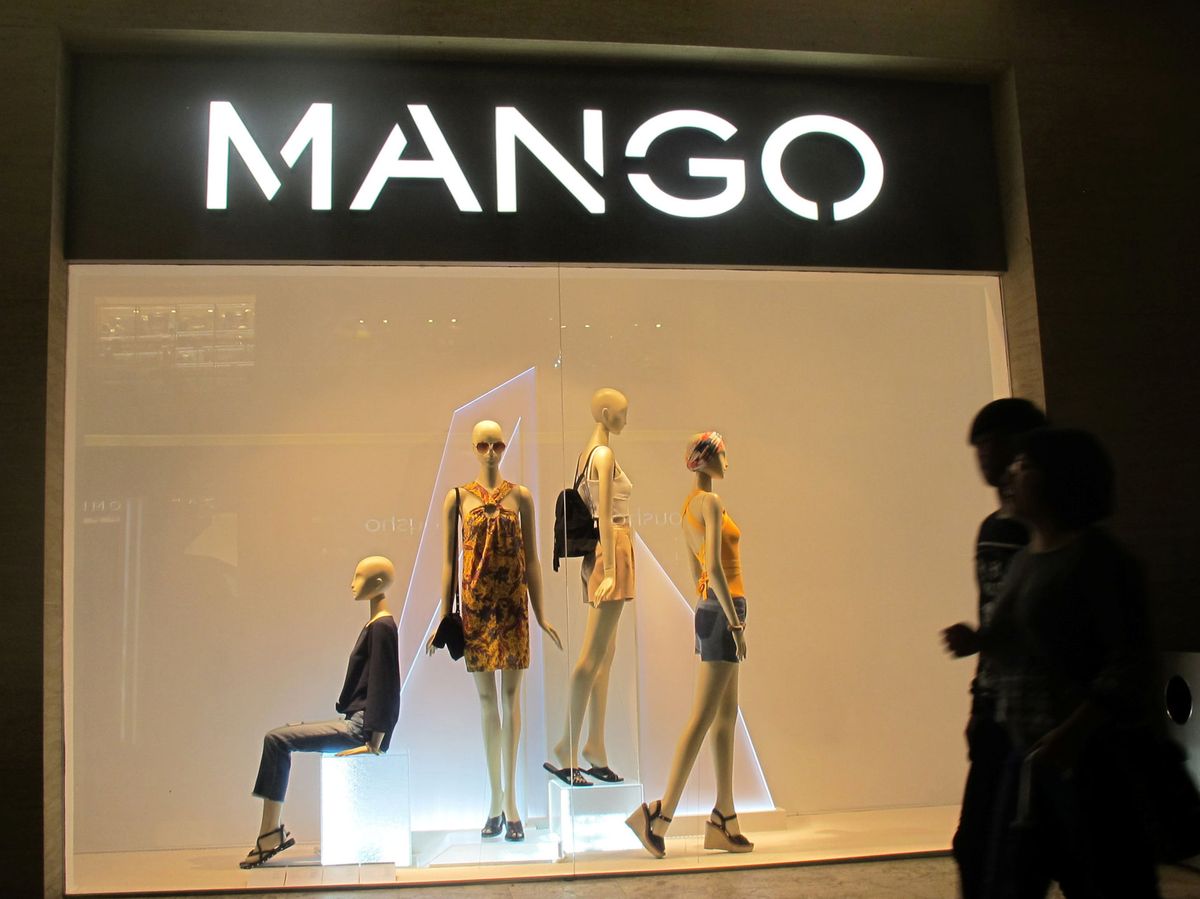 Foto: Escaparate de una tienda de Mango. (Reuters)