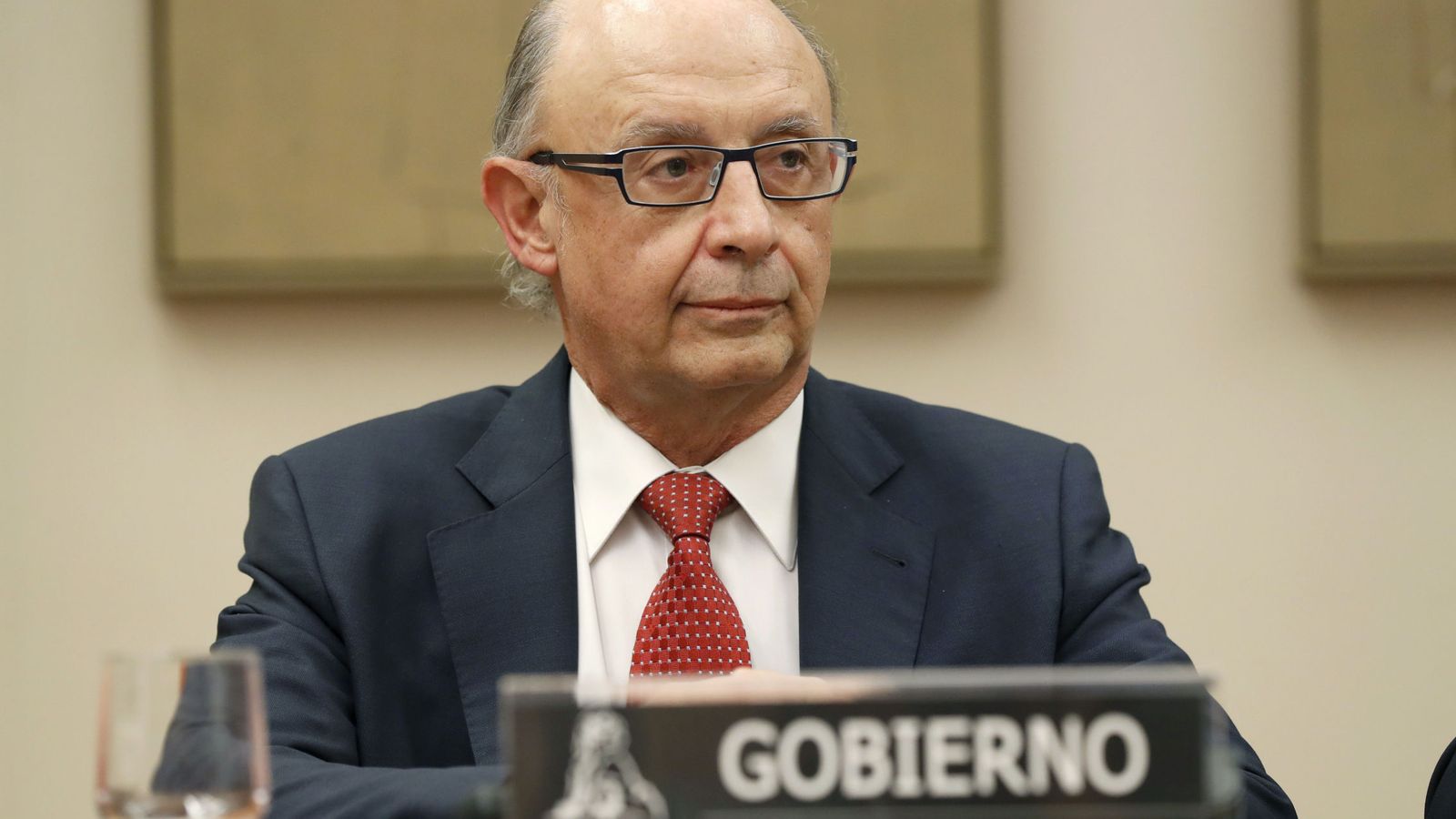 Foto: El ministro de Hacienda, Cristóbal Montoro, durante una comparecencia en el Congreso. (EFE)