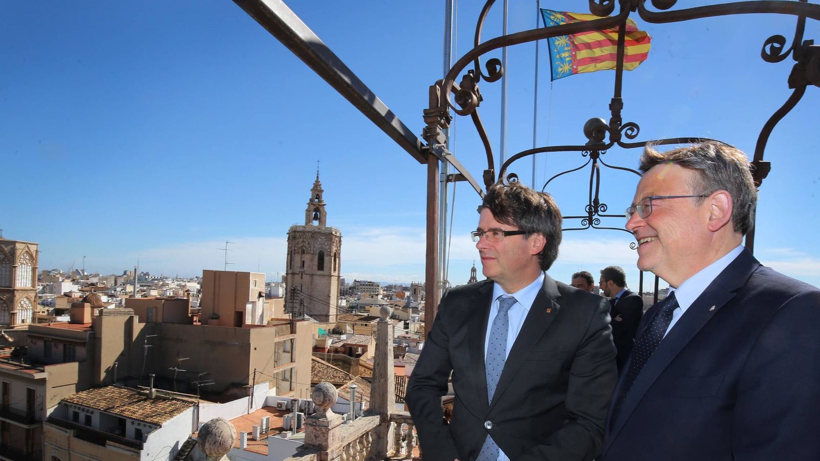 Foto: Puigdemont y Ximo Puig, en la terraza del Palau de la Generalitat en Valencia. (GVA)