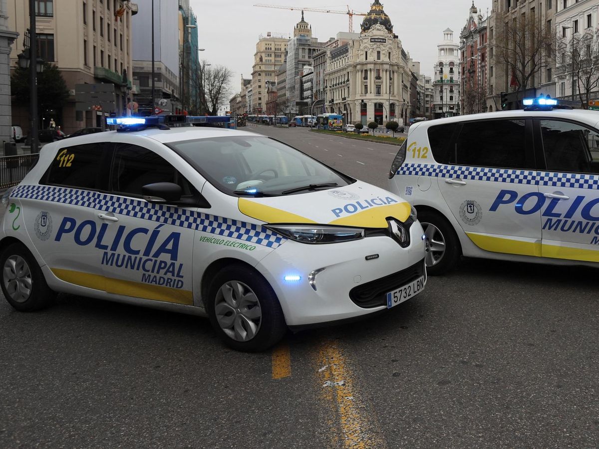 Foto: Coches de la policía municipal de Madrid. (EFE)
