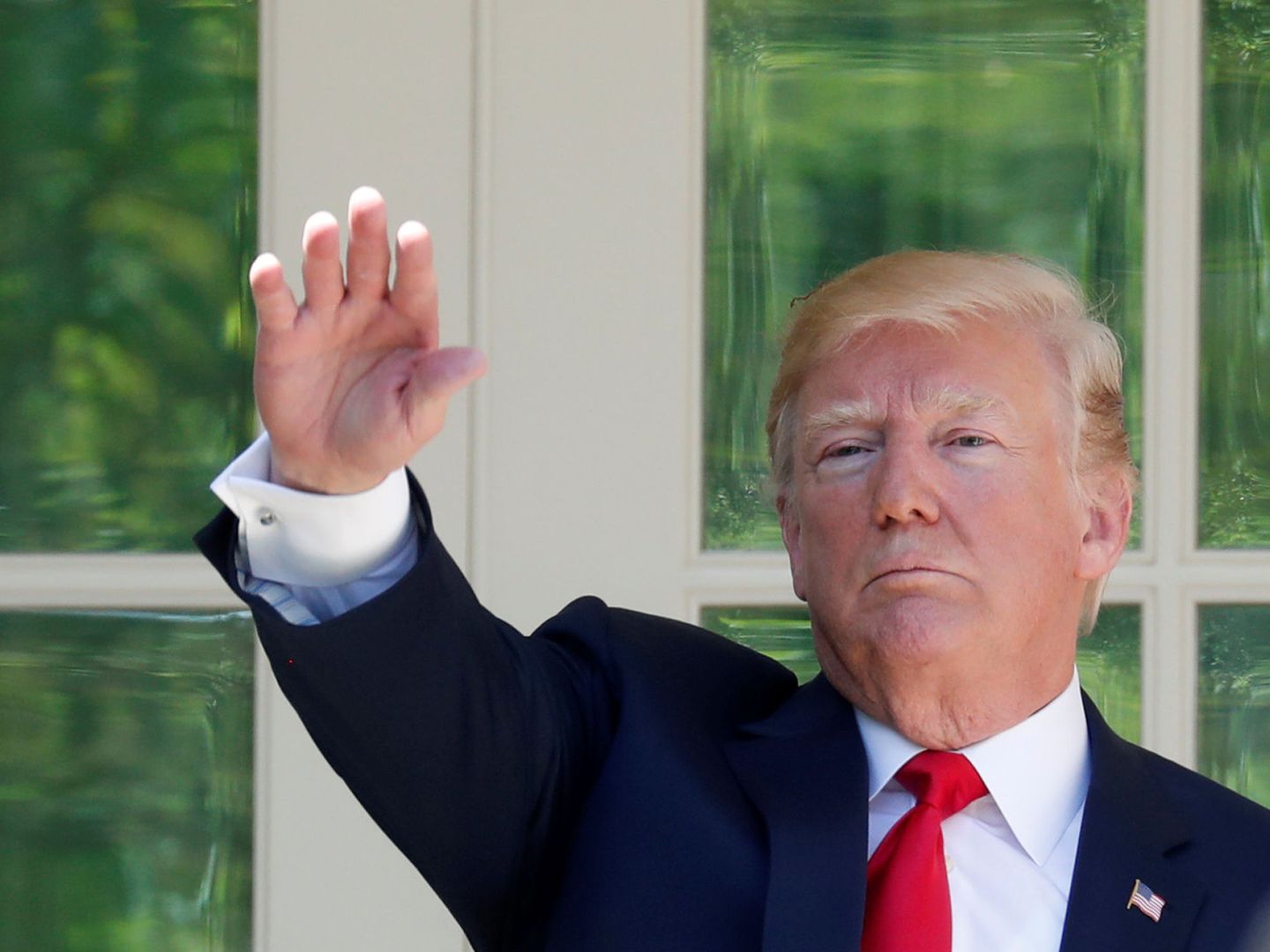 El presidente Trump saluda a los asistentes a la Casa Blanca, el 3 de mayo de 2018. (Reuters)