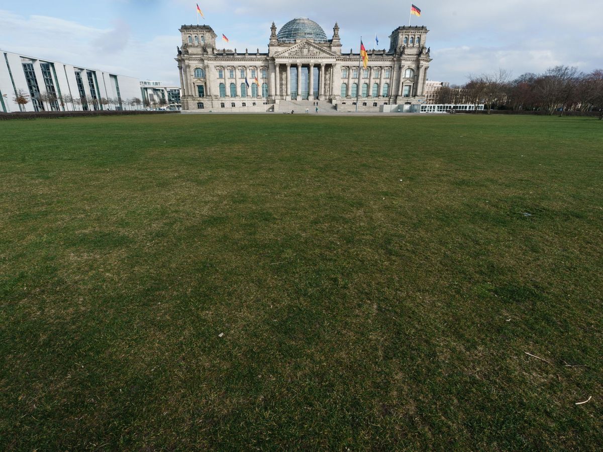 Foto: La Platz der Republik, frente al Reichstag (EFE/EPA/CLEMENS BILAN).