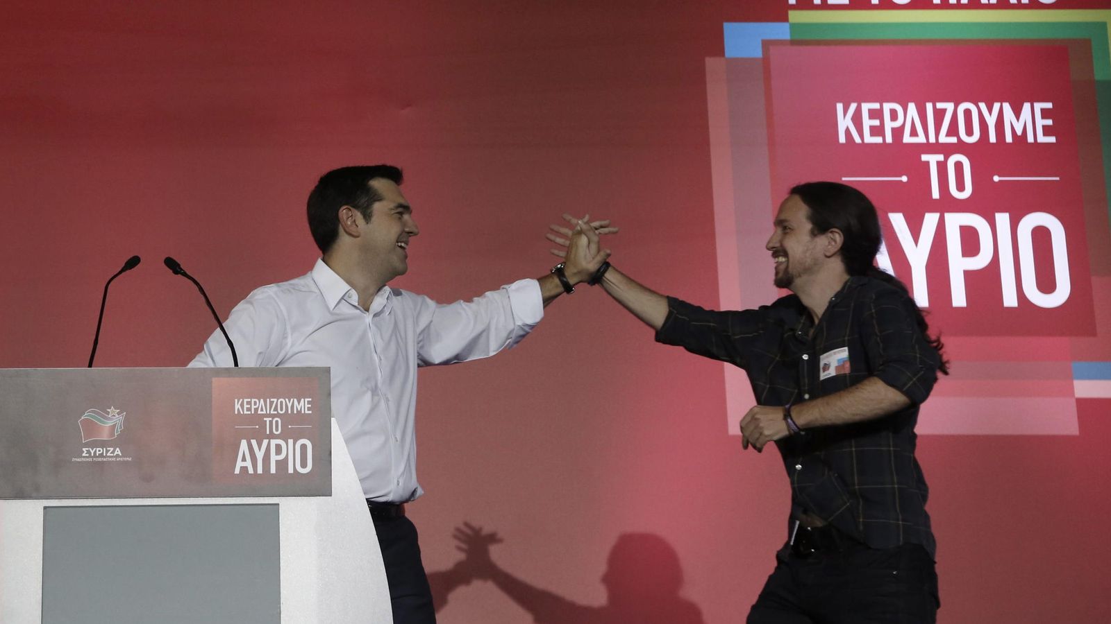 Foto: Pablo Iglesias junto a Alexis Tsipras ene un mitin de campaña electoral. (EFE)