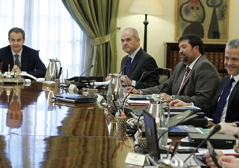 Foto: José Luis Rodríguez Zapatero preside un Consejo de Ministros en una imagen de archivo. (EFE)