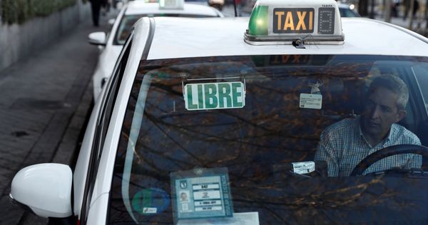 Foto: Un taxista es detenido en Tenerife por una presunta agresión sexual a una clienta. (Efe)