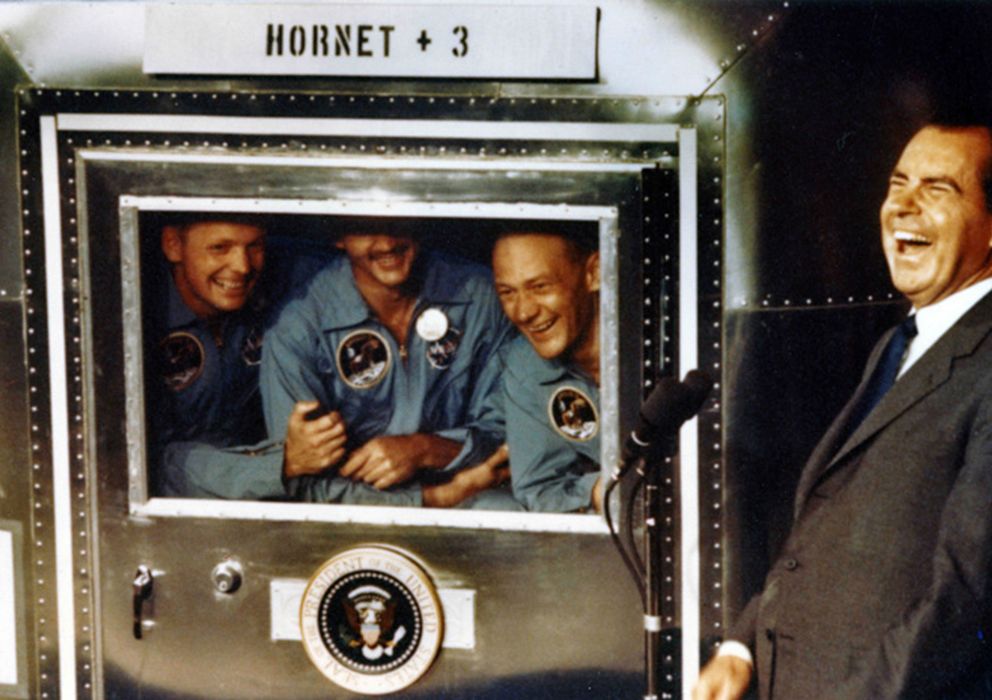 Foto: Nixon junto a los tres pilotos que pisaron la Luna. (Reuters)