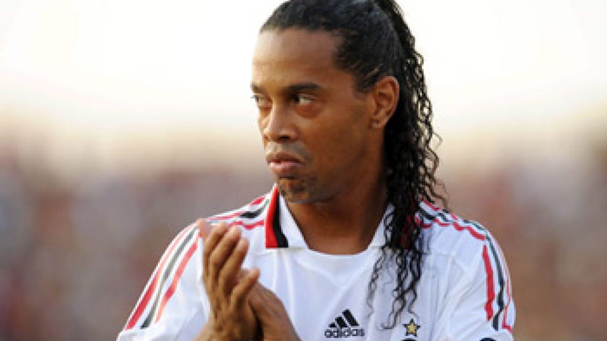 Leonardo: "No hay que juzgar a Ronaldinho antes y después de cada partido"
