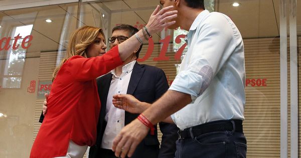 Foto: Los candidatos a la secretaría general del PSOE, Susana Díaz (i), Patxi López (c) y Pedro Sánchez (d), se saludan en la sede del partido. (EFE)