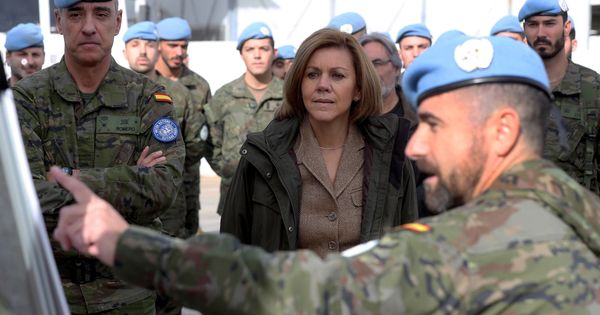 Foto: Cospedal se vuelca con las tropas en Líbano: "Sois la mejor carta credencial de España". (EFE)