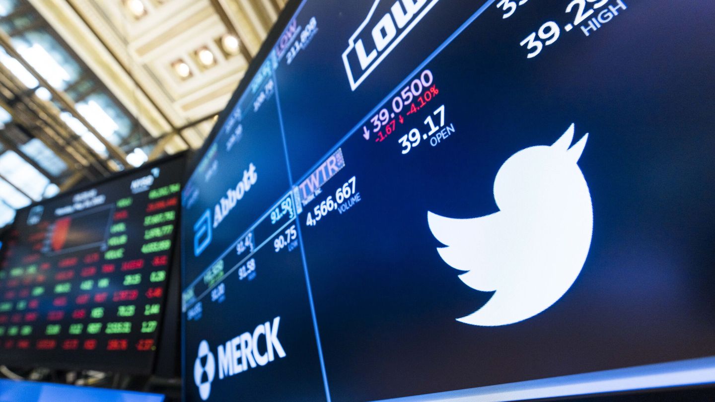 Caída en las acciones de Twitter y su valor en Bolsa de Nueva York. (Justin Lane/EFE) 