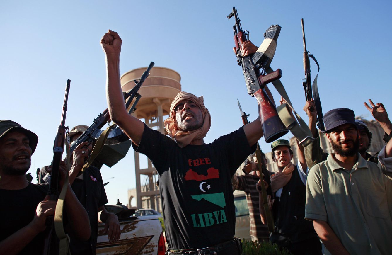 Rebeldes libios celebran la conquista de Sabratha, el 18 de agosto de 2011 (Reuters).