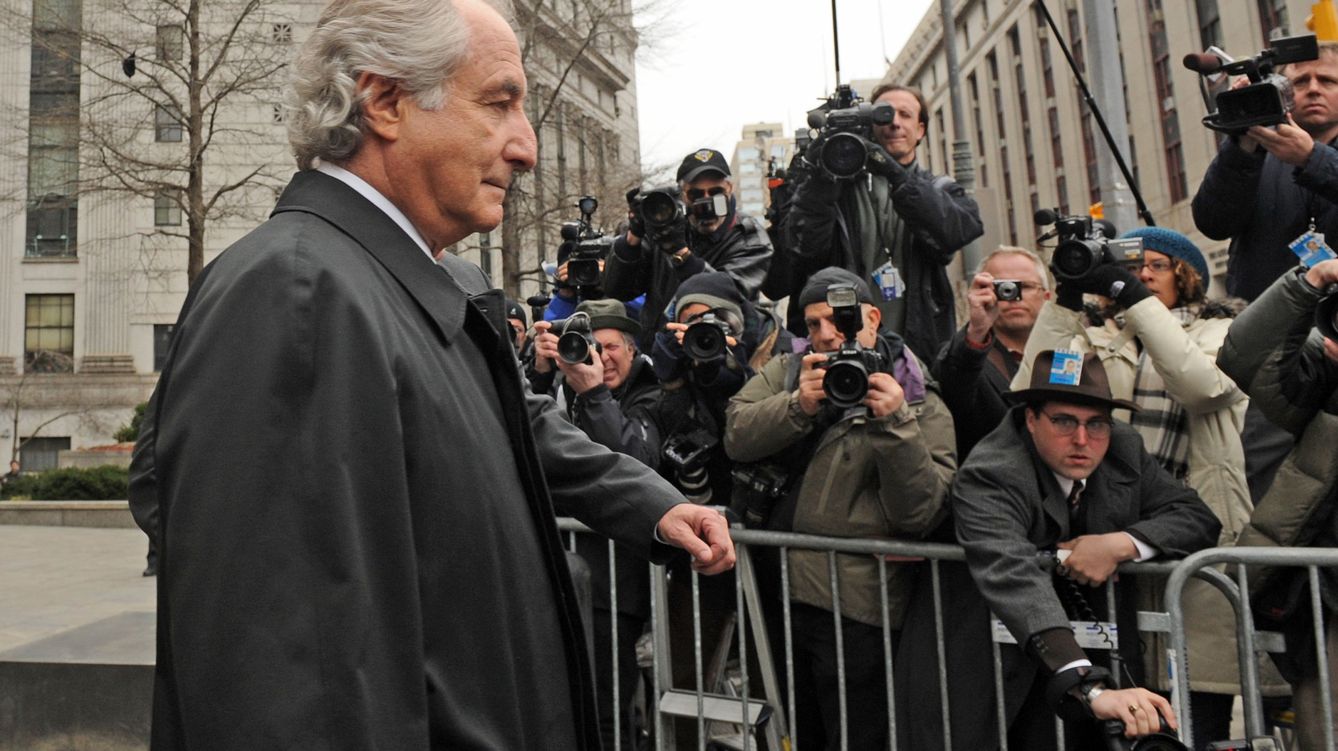 Foto: Bernard Madoff a la salida de los juzgados de Manhattan en el año 2009 (Gtres)