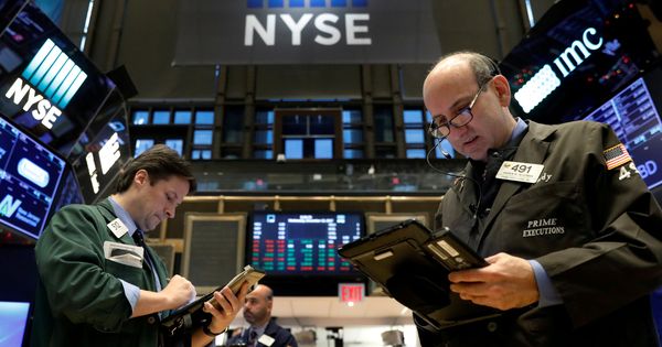 Foto: 'Traders' en la Bolsa de Nueva York. (Reuters)