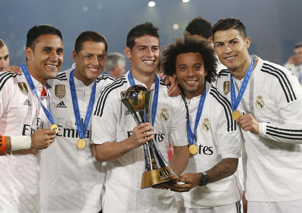 Foto: Los jugadores del Real Madrid posan con el título de campeones del Mundial de Clubes.
