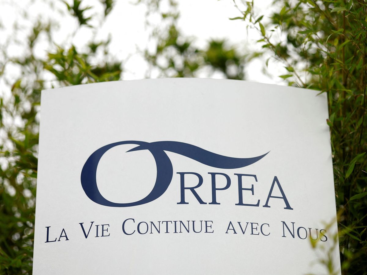 Foto: Entrada a una residencia de Orpea en Francia. (Reuters/Stephane Mahe)