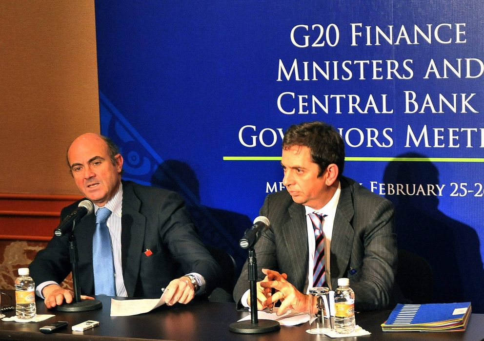 Foto: Luis de Guindos (ministro de Economía) e Íñigo Fernández de Mesa (secretario general del Tesoro). (efe)
