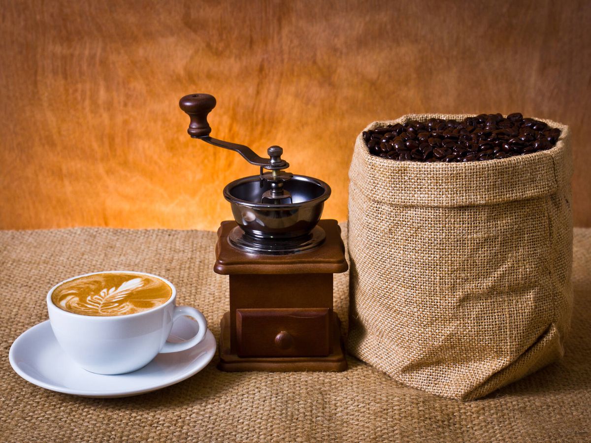 Foto: Los mejores molinillos de café eléctricos y manuales (Zirconicusso para Freepik)