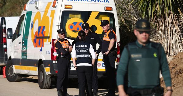 Foto: Los equipos de rescate siguen tratando de sacar a Julen del Pozo en Totalán, Málaga. (EFE)