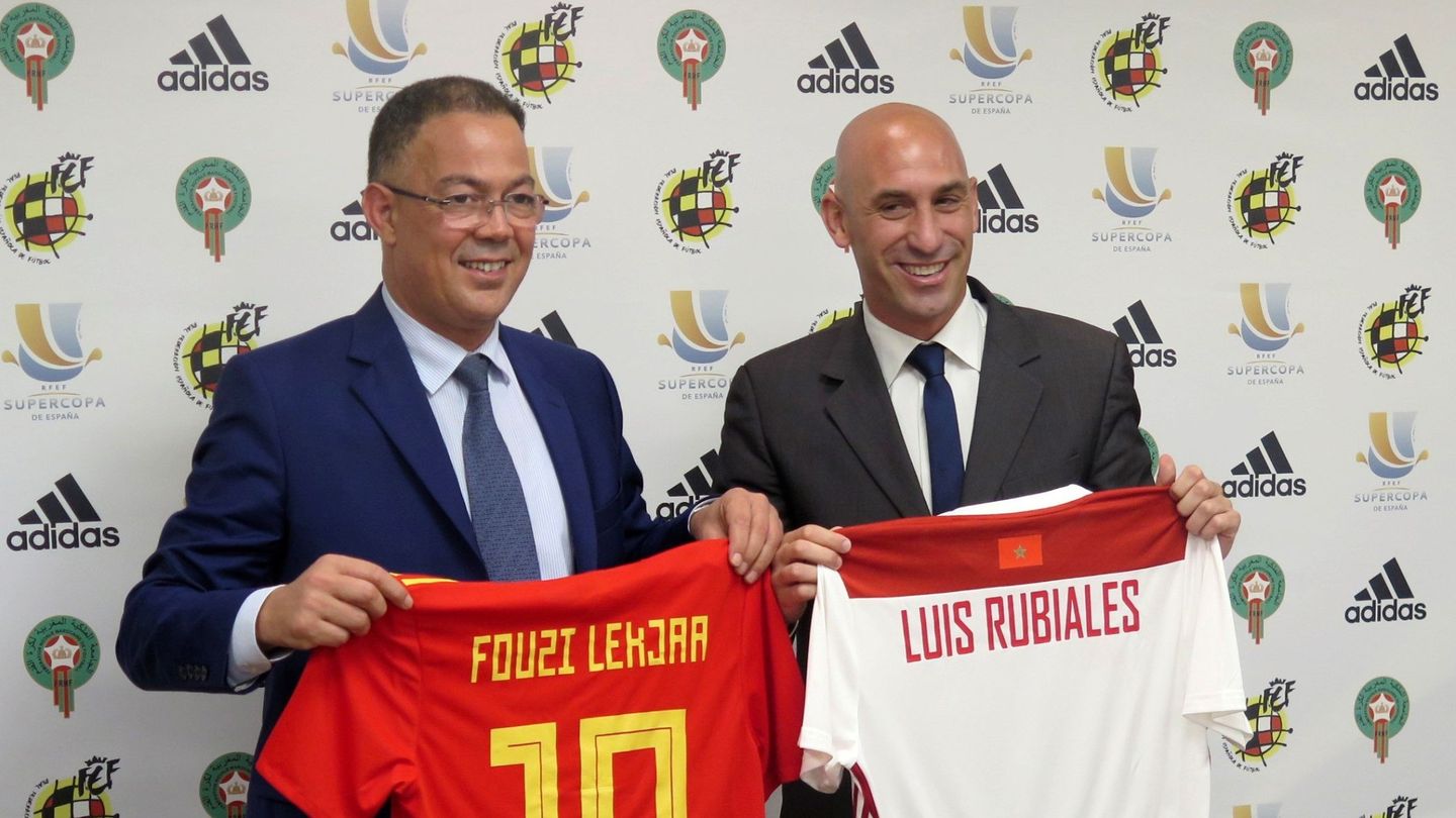 El presidente de la Real Federación Española de Fútbol, Luis Rubiales, y su homólogo marroquí, Fauzi Lekjaa. (EFE/Javier Otazu)