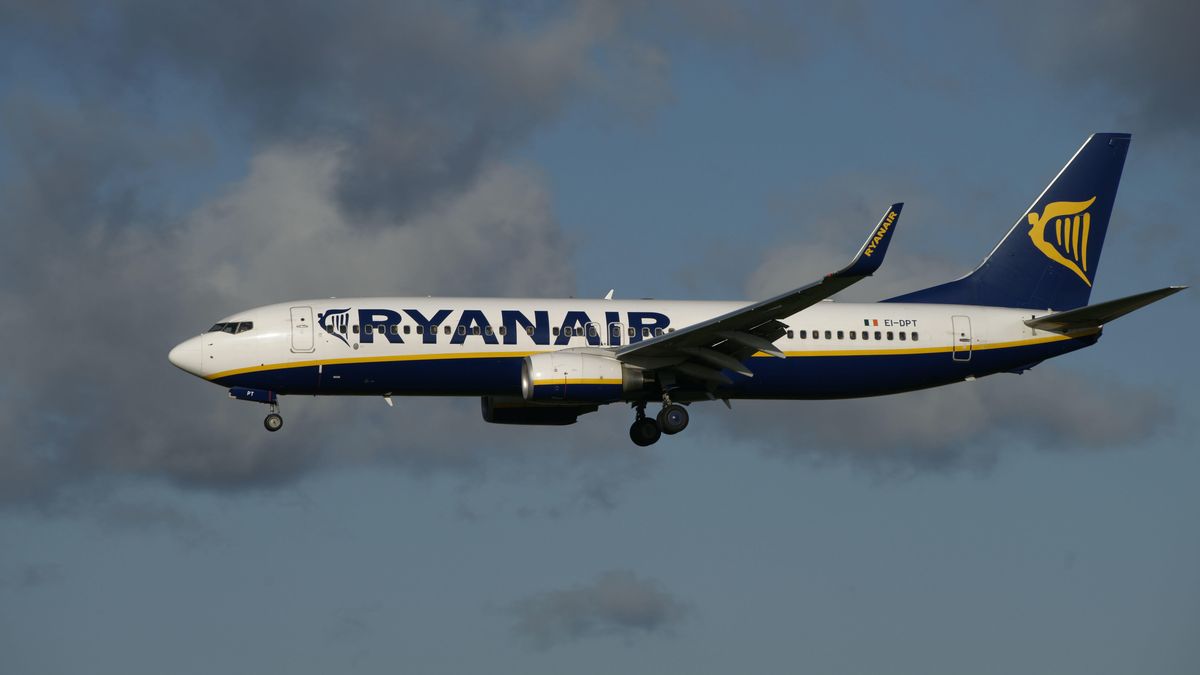 Ryanair impide volar a un niño cuando iba a ser trasplantado: "Por media hora mi hijo no pierde los órganos"
