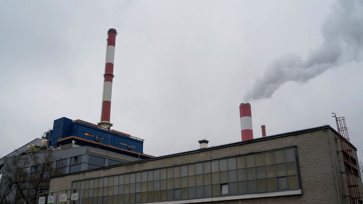 El cierre de las centrales de carbón debe acelerarse (EFE)