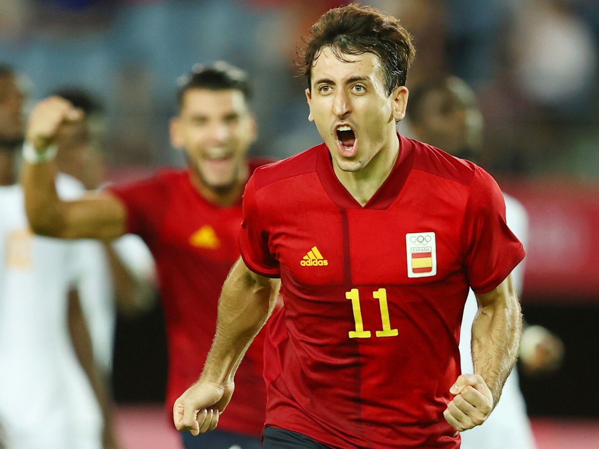 Foto: Mikel Oyarzabal celebra un gol con España. (Reuters)