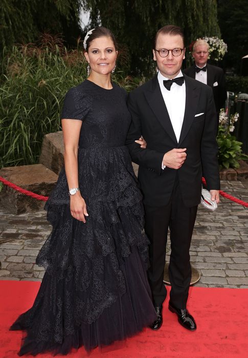 Foto: La heredera vestida de H&M junto a su marido (gtres)