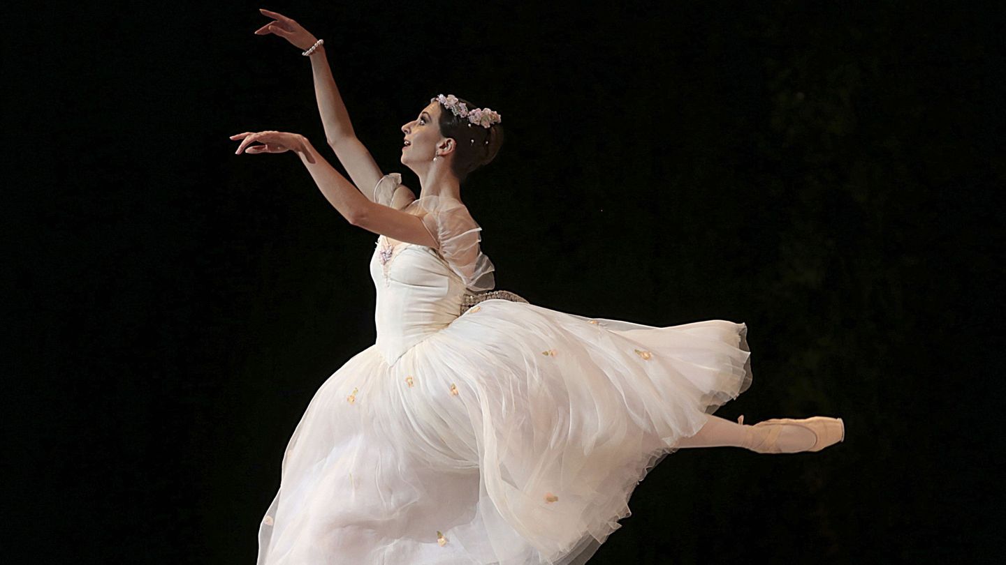 Las estrellas del Ballet del Teatro Bolshoi de Moscú, en homenaje a los ballets rusos de Diaghilev. (EFE/Pepe Torres)