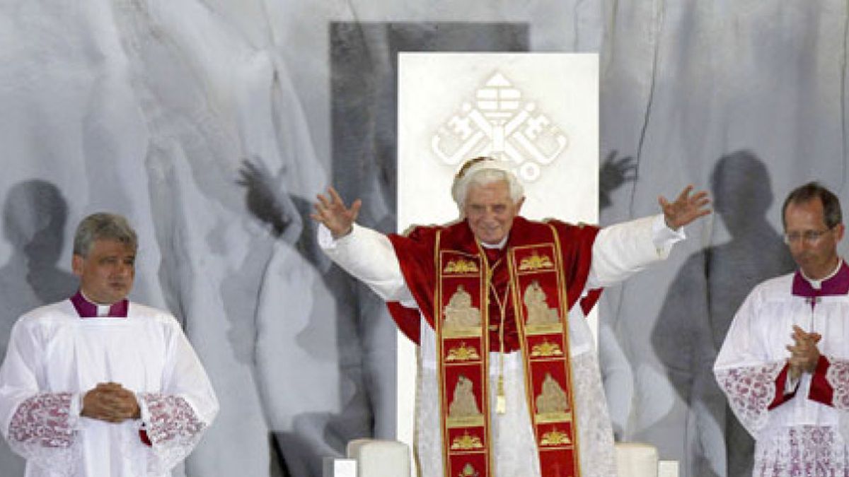 Más de un millón de jóvenes vitorean al Papa bajo la lluvia