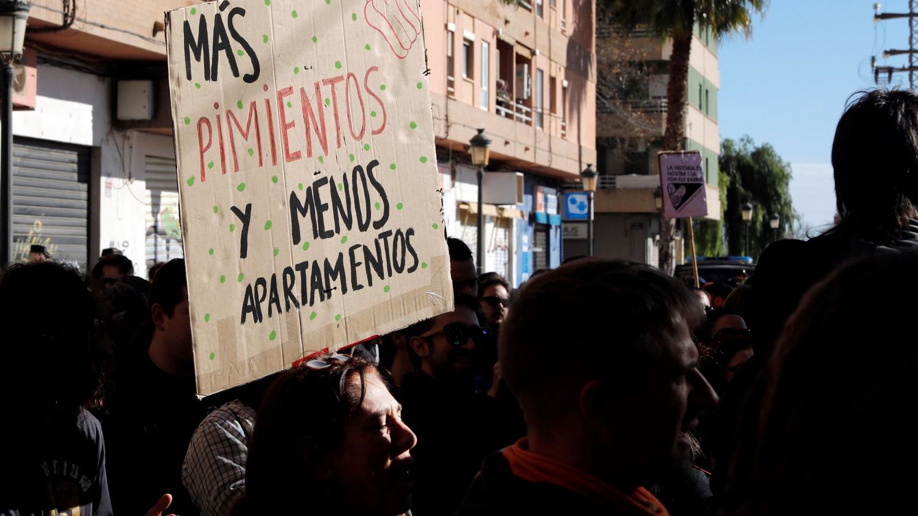 Foto: Protesta contra el PAI que proyecta Metrovacesa en Benimaclet. (EFE/Juan Carlos Cárdenas) 