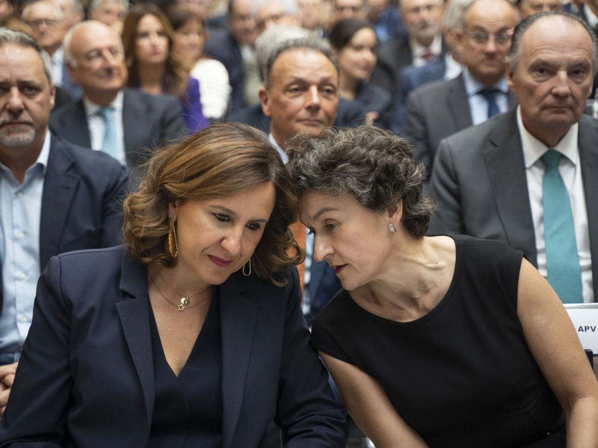 Foto: María José Catalá, alcaldesa de Valencia, junto a la presidenta de la APV, Mar Chao. (Jorge Gil/Europa Press)
