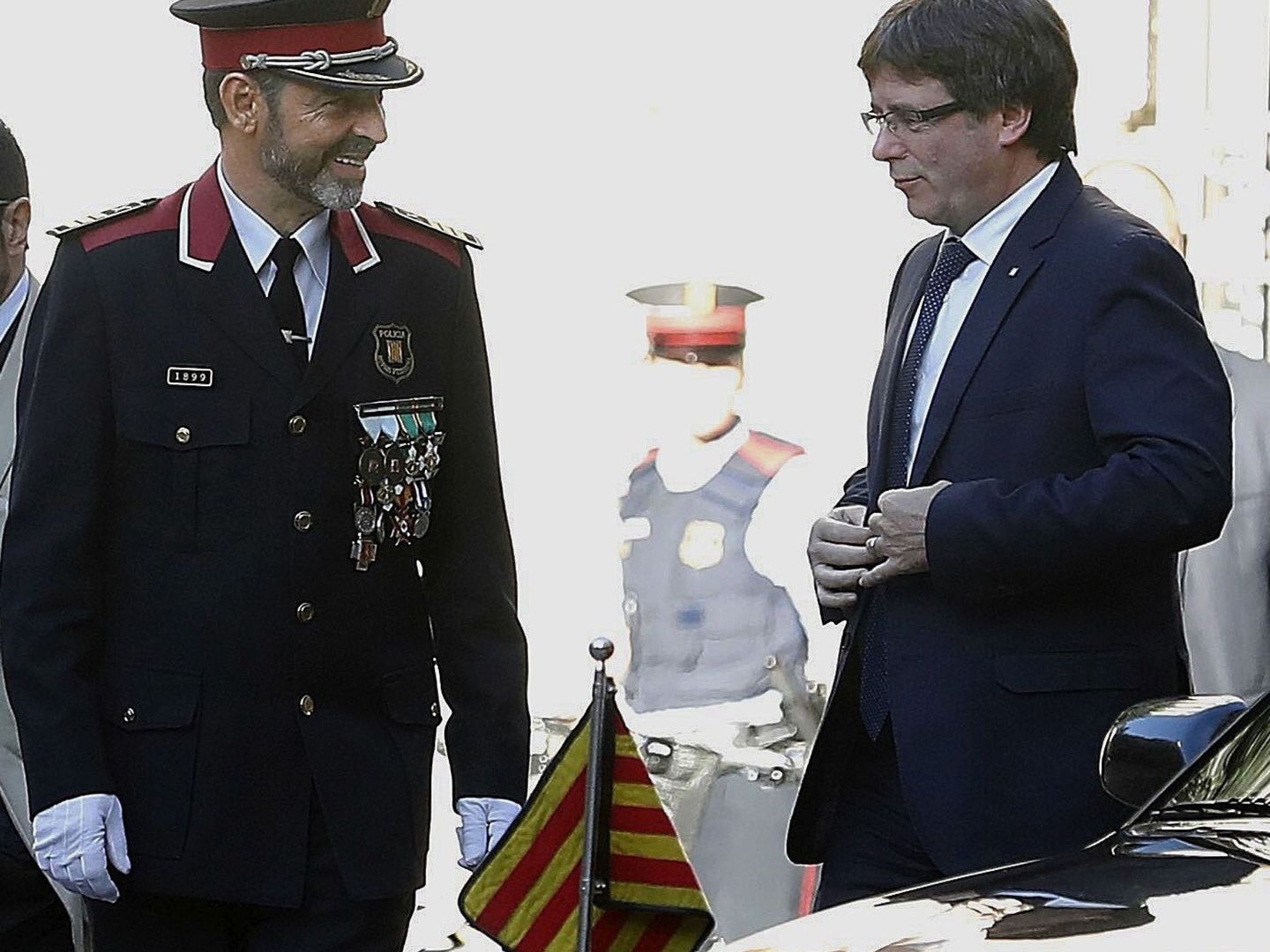 Carles Puigdemont con Josep Lluís Trapero. (EFE)