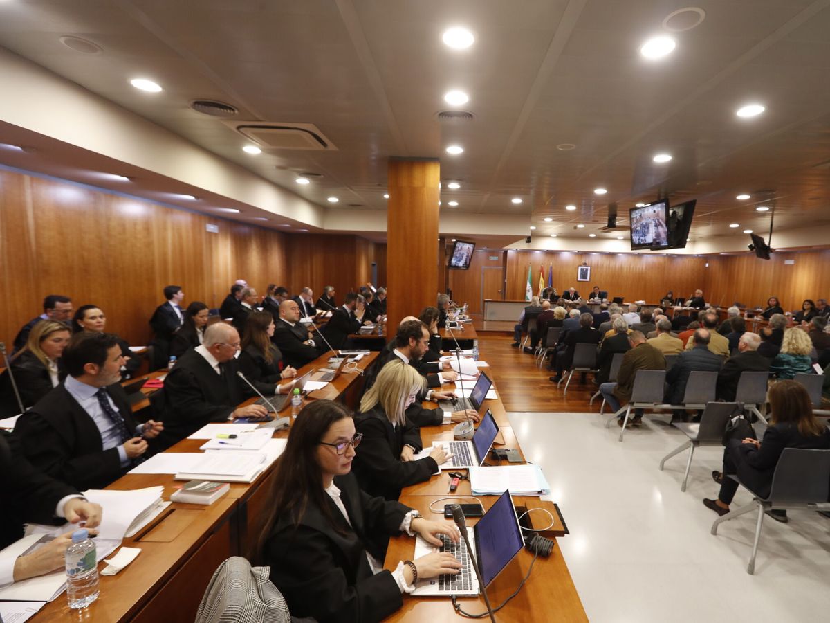Foto: Sala de la Audiencia Provincial de Málaga donde se celebra el macrojuicio del caso Astapa. (EFE/Jorge Zapata)